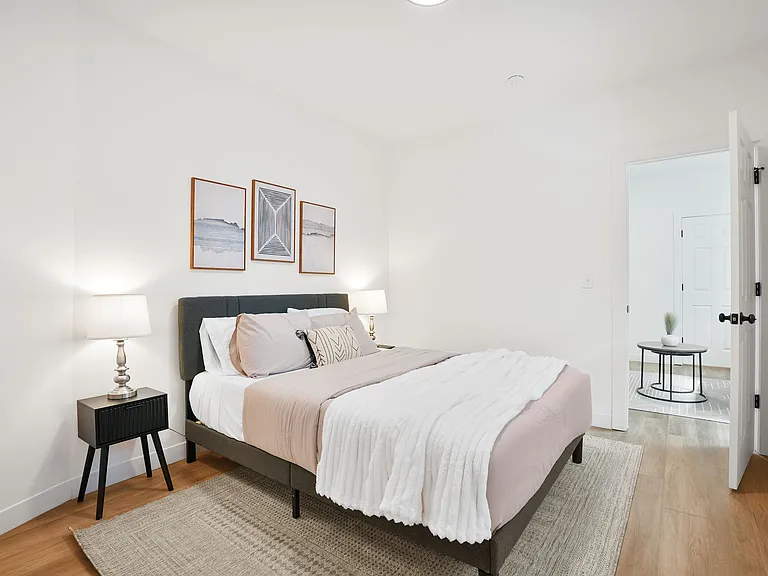 Cambridge Court Apartments — Photo 5