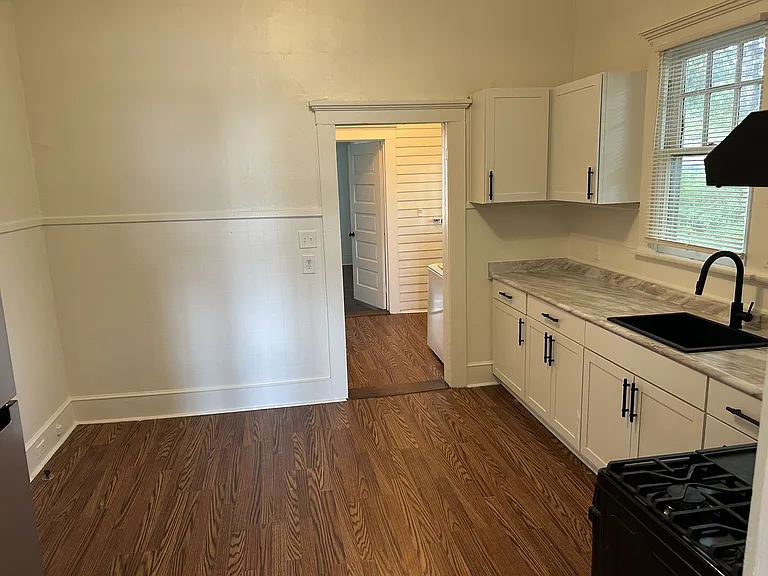 908 1st Avenue — Photo 5