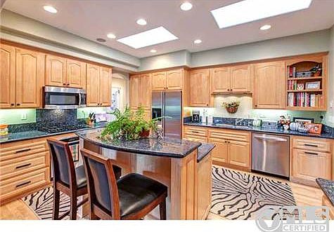 4th image of 2375 Amity St
