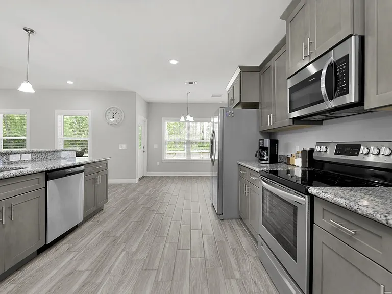 615 Lakeview St — Photo 13