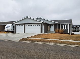 3319 Butterfield Dr, Bismarck, ND 58503