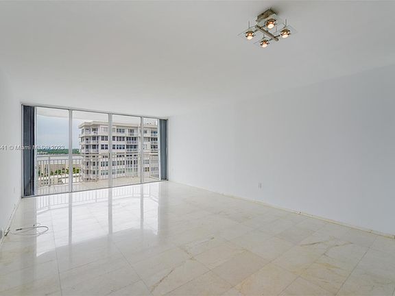 3rd image of 18071 Biscayne Blvd APT 1803