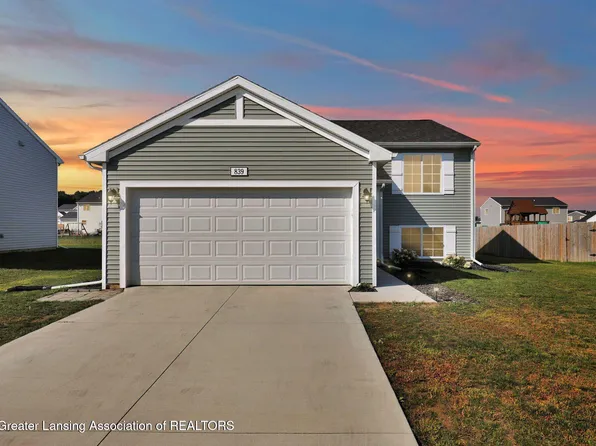 839 Saint Johns Chase, Grand Ledge, MI 48837