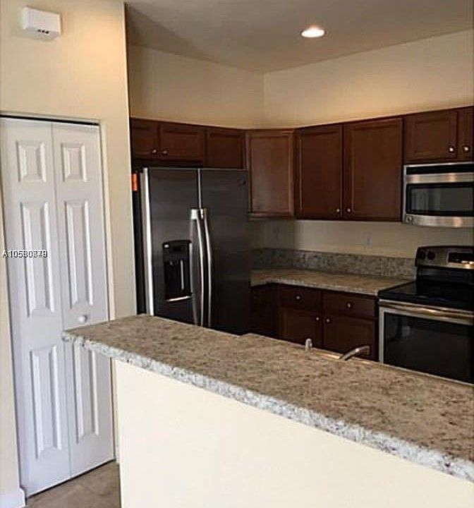1st image of 532 SE 32nd Ave #1