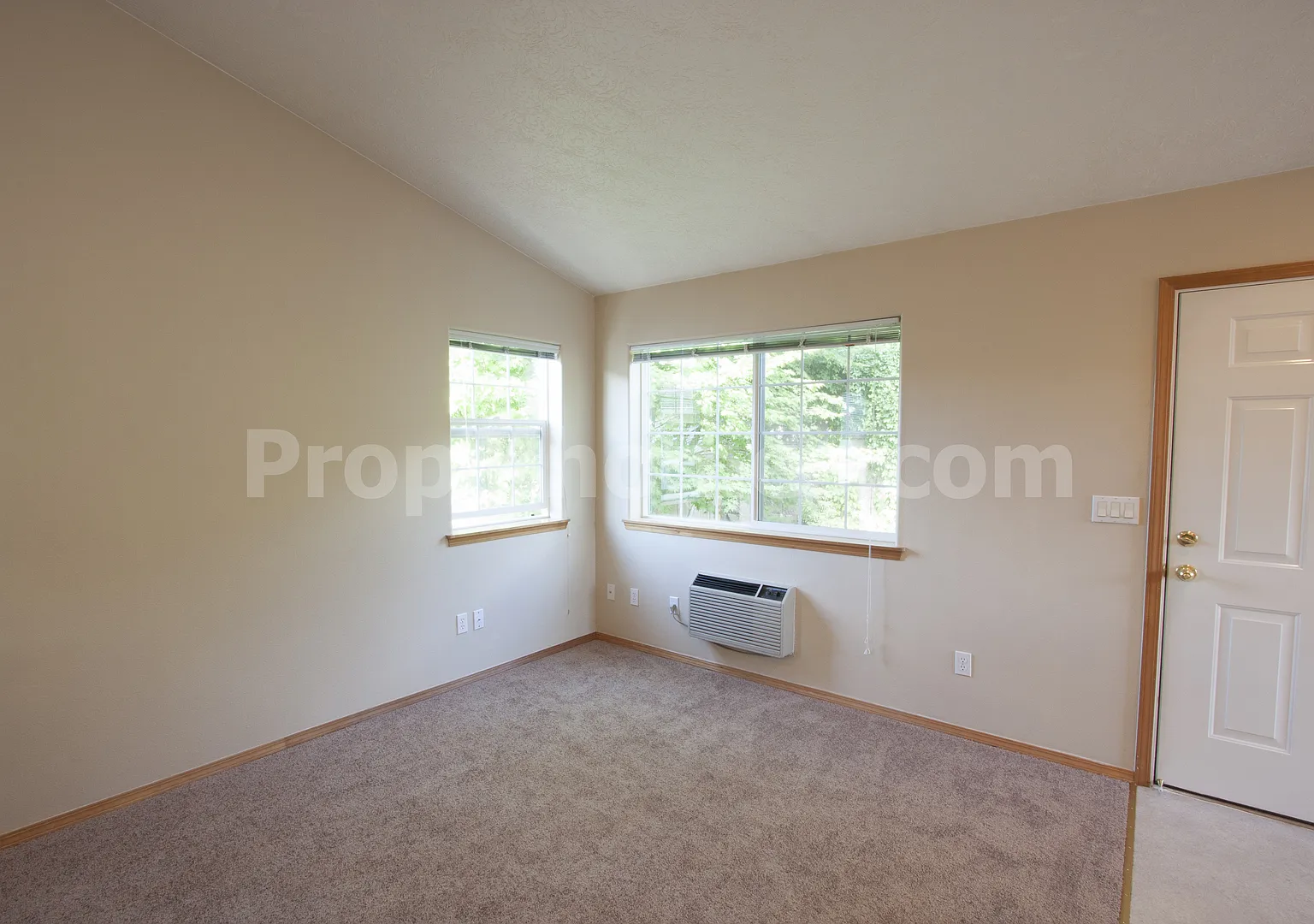 Inviting 1-Bedroom Home in Clackamas with Private Garage! — Photo 4