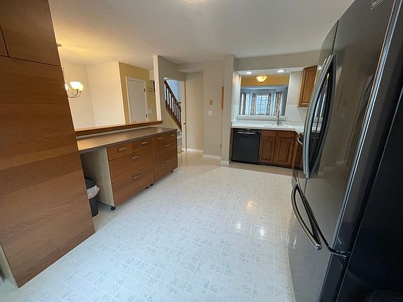 4th image of 171 Tall Oaks Dr Unit A