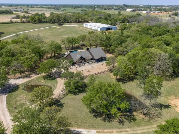 2431 Dr Sanders Rd, Crossroads, TX 76227