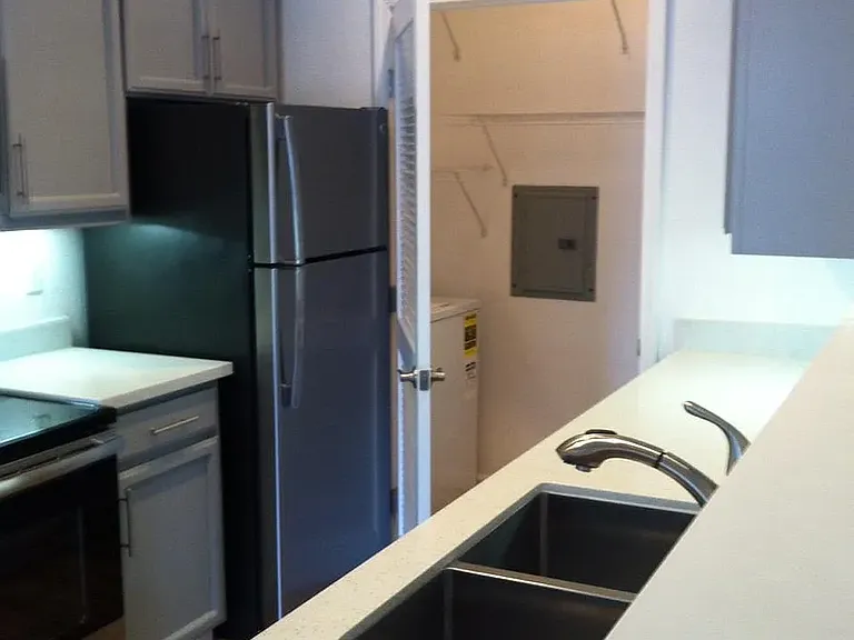 1x1 / 729 sf - LAUNDRY ROOM