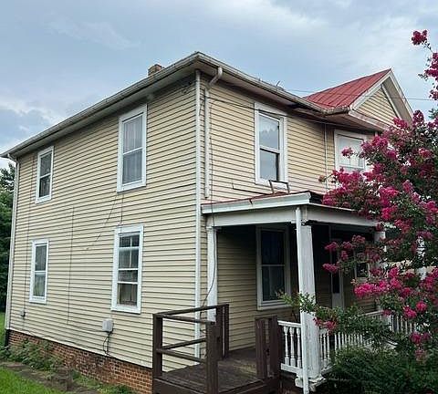 3rd image of 1304 Floyd St