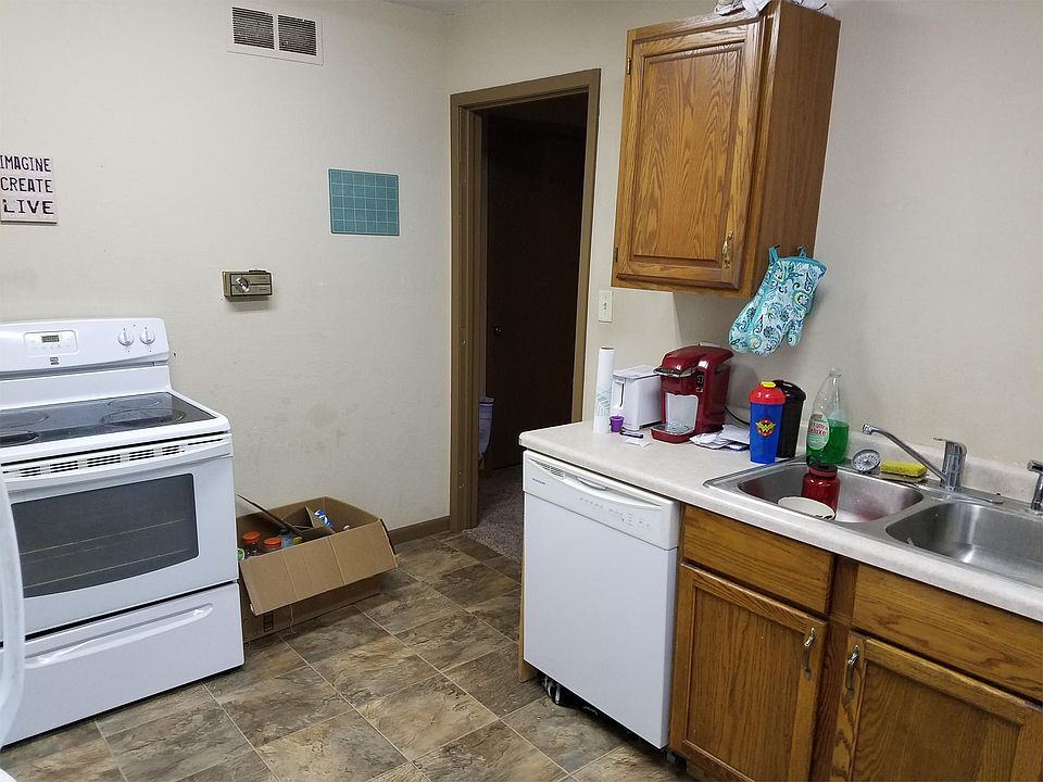 1st image of 714 W 1st St