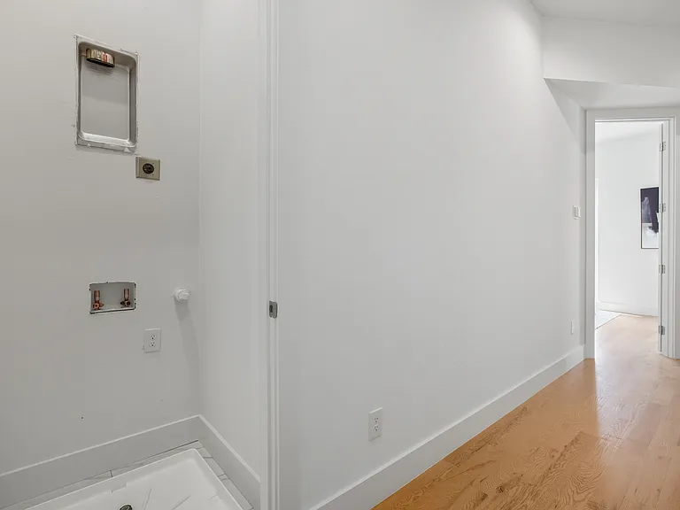 4517 Munger Ave #101 — Photo 37