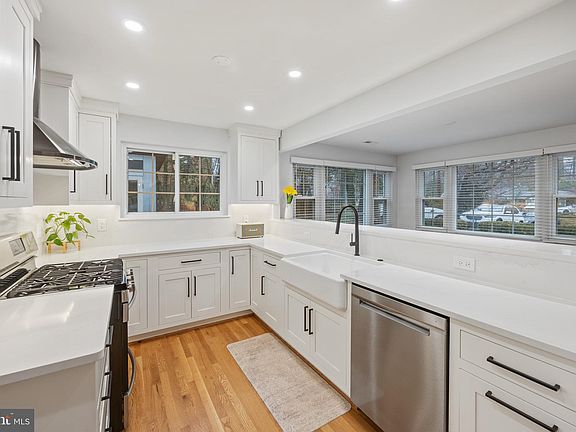 3rd image of 1211 Morningside Ln
