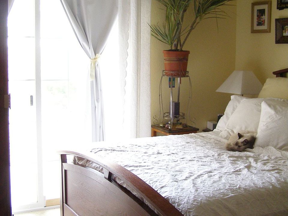 Master Bedroom w/ Walkout Porch