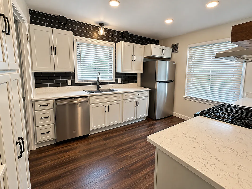 3 bed, 2.5 bath, 1450 sqft, $1,600 — Photo 3