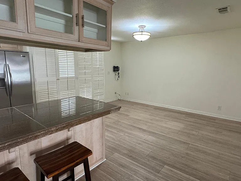 210 S Juanita Ave #D — Photo 6