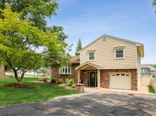 3 Hilltop Dr, Cedar Grove, NJ 07009
