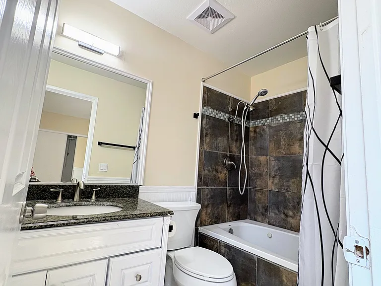 Mast bathroom