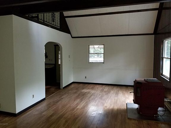 2nd image of 162 Nadine Blvd