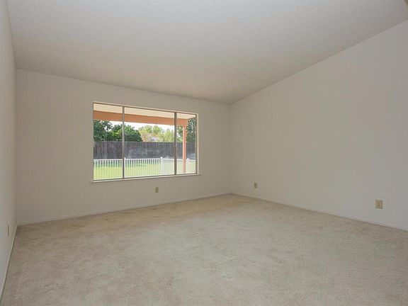 5th image of 6667 N Colonial Ave
