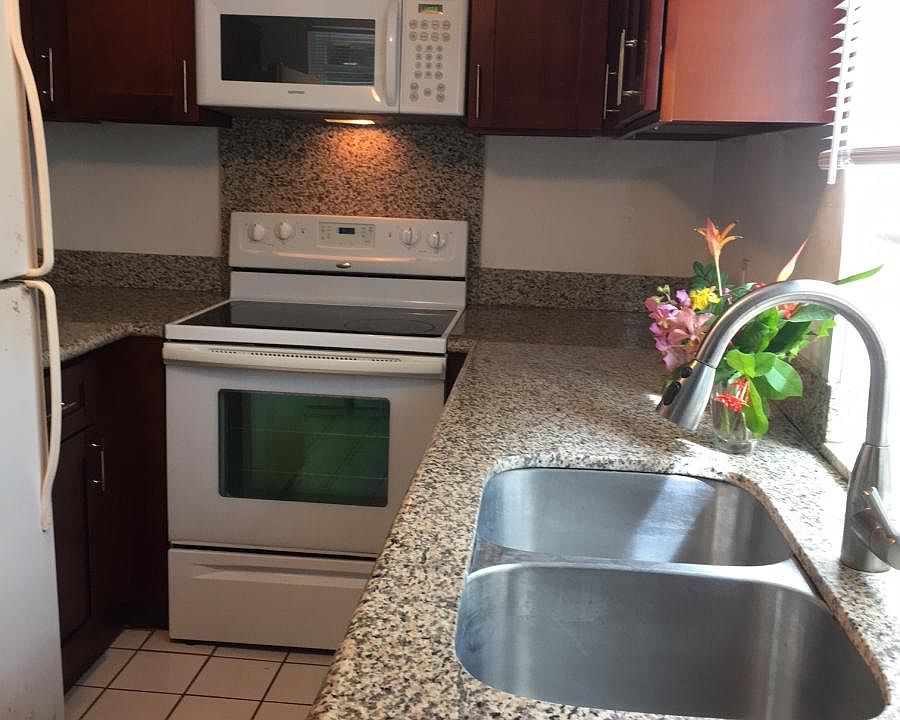 granite countertop, microwave hood, glass top stove, full si