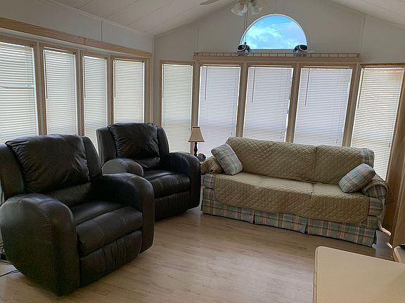 5th image of 525 W Clam Cir