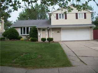 157 Ranch Trl W, Williamsville, NY 14221