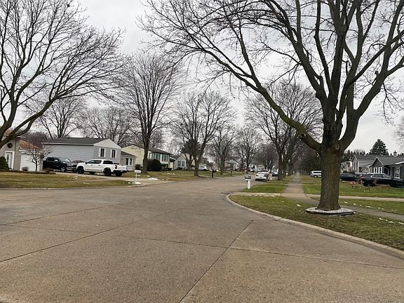 5th image of 42308 Buckingham Dr