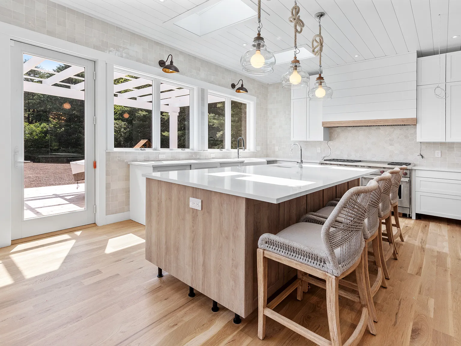 New Construction Summer Oasis in Water Mill close to town & beach — Photo 3