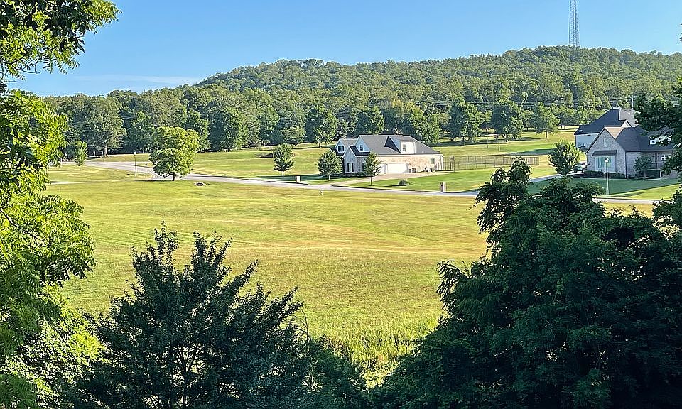 2nd image of 669 Knollwood Dr