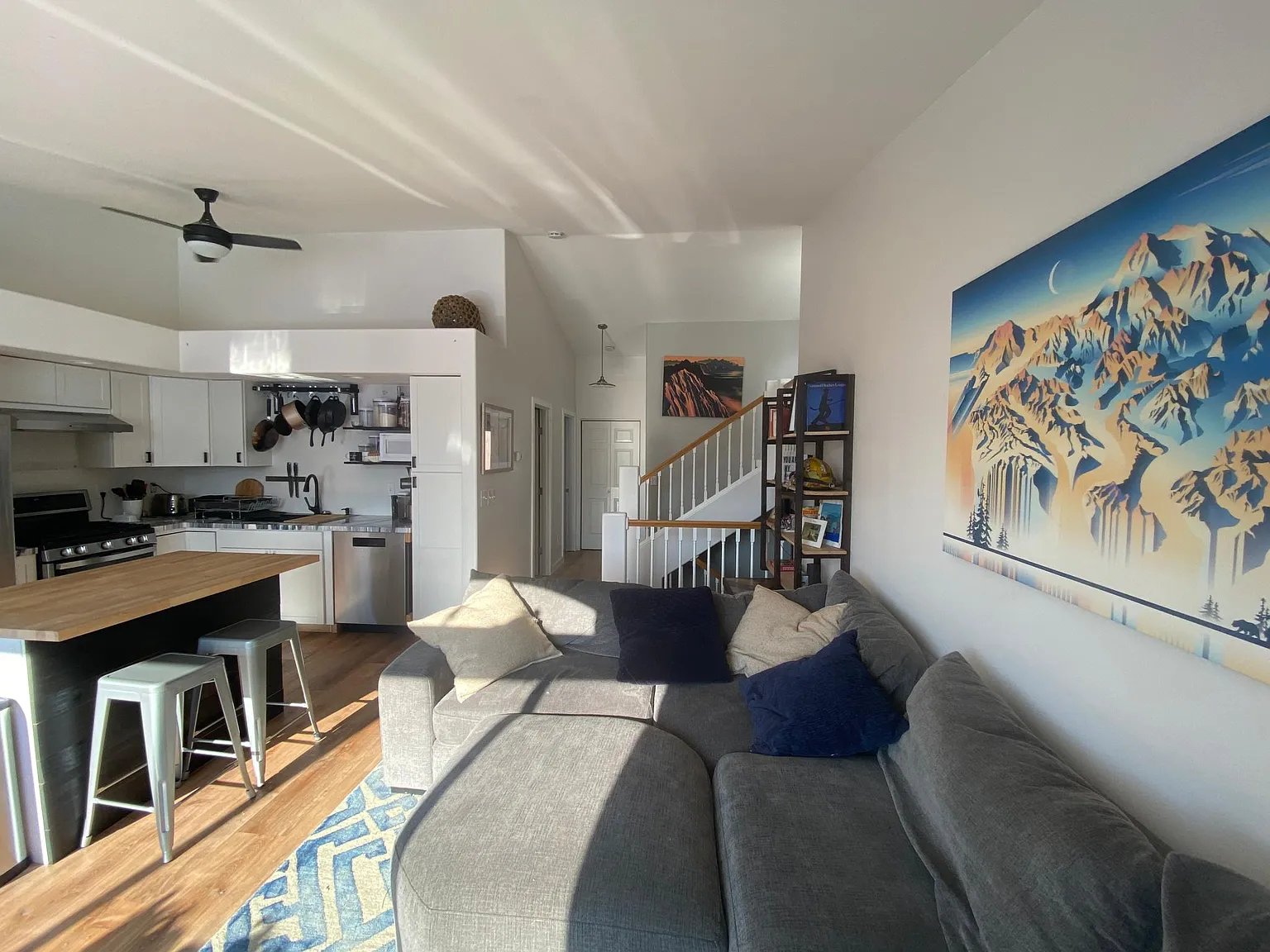3 bed, 1.5 bath, 1100 sqft, $3,000 — Photo 1