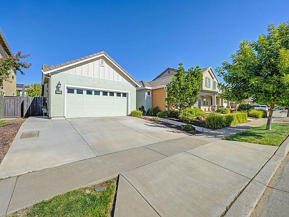 3rd image of 3670 Edington Dr