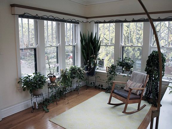 3rd image of 1308 W Elmdale Ave