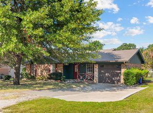 208 Lilac Ln, Azle, TX 76020