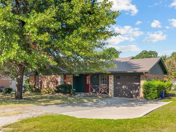 208 Lilac Ln, Azle, TX 76020