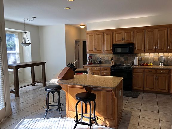 2nd image of 11809 W 138th St