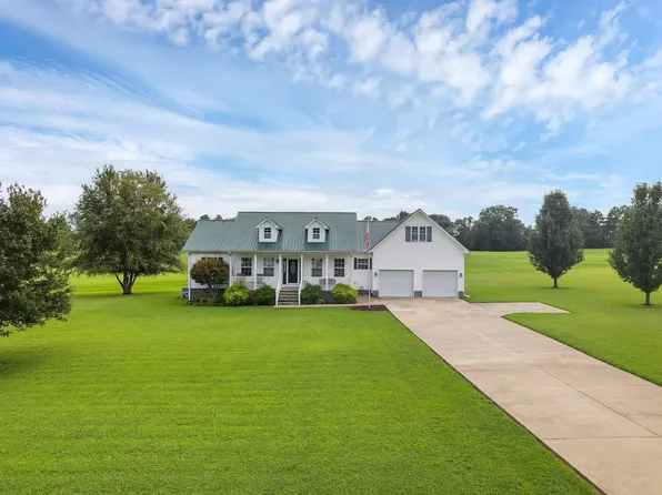 300 Dixie Village Ln, Paris, TN 38242
