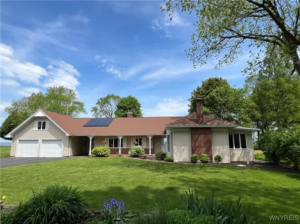 749 Lake Rd, Youngstown, NY 14174