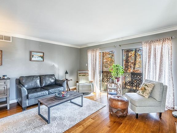 3rd image of 1201 N Pierce St APT 17
