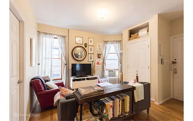 Rented by Douglas Elliman | media 14