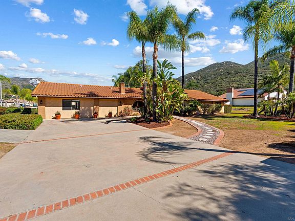 3rd image of 13960 Valle Lindo Rd