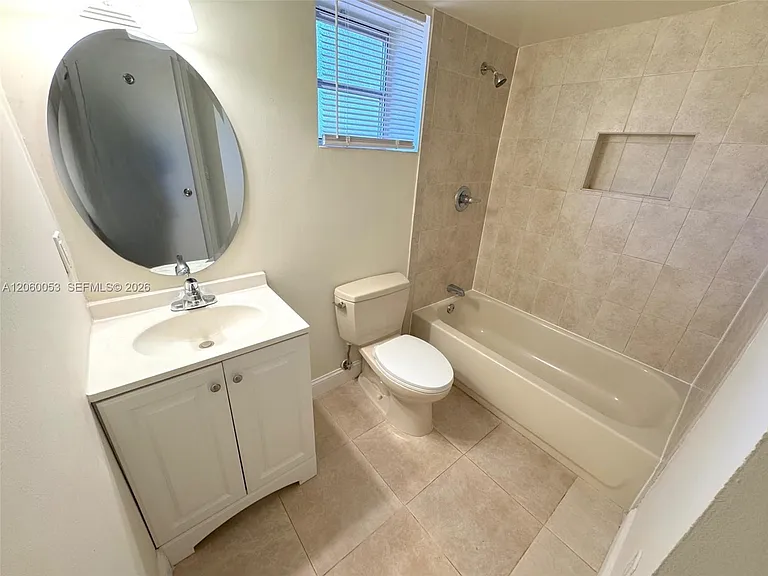 215 NW 25th St #5 — Photo 9