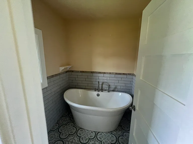 350 N Shore Dr — Photo 8