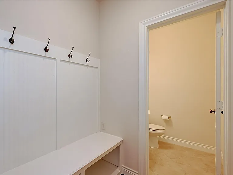 4006 Misty Waters Ln — Photo 22