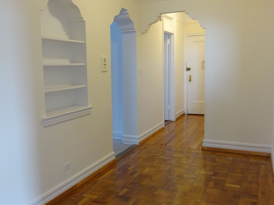 2nd image of 2828 Kings Hwy APT G3