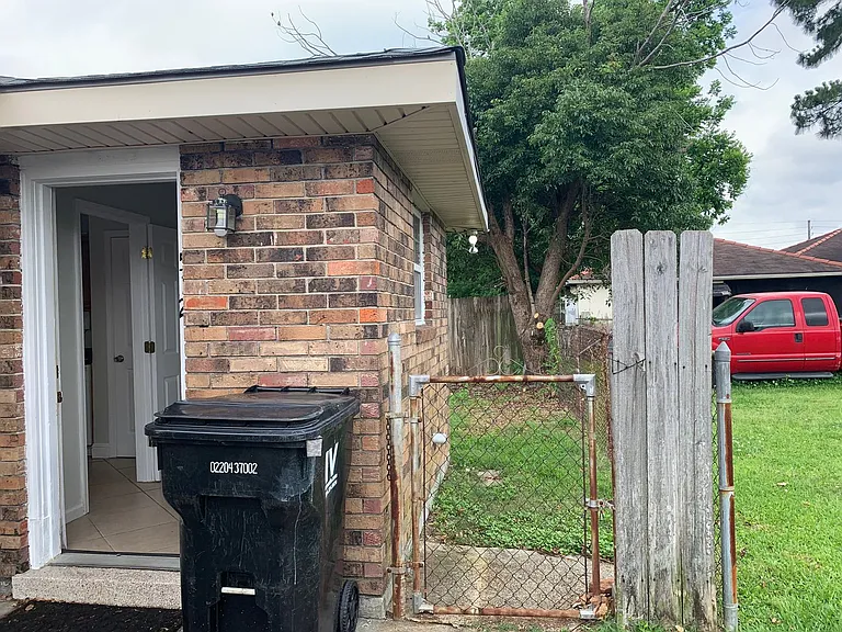 510 Chalmette Ave #12 — Photo 19