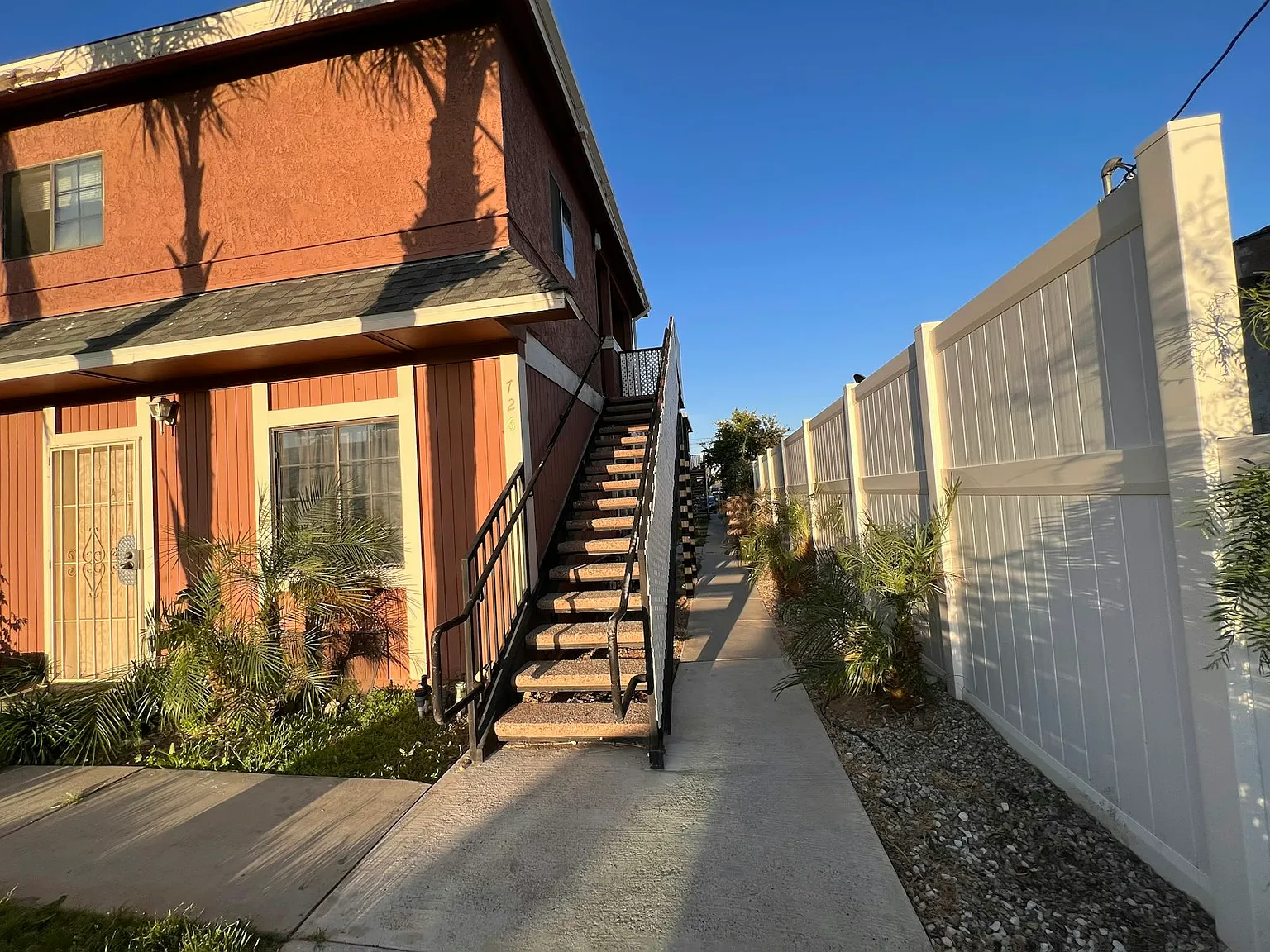 726 Chestnut Avenue, Unit B — Photo 1