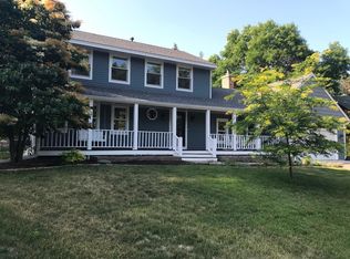 8516 Park Knoll Cir, Bloomington, MN 55438