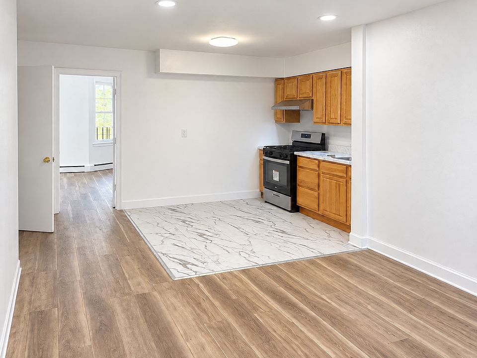 3 bed · 1 bath · 950 ft² in Staten Island