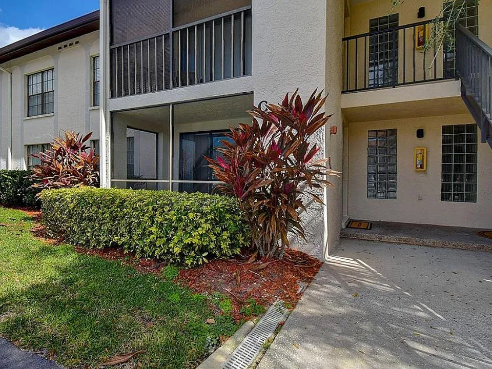 3389 Crystal Ct E #C