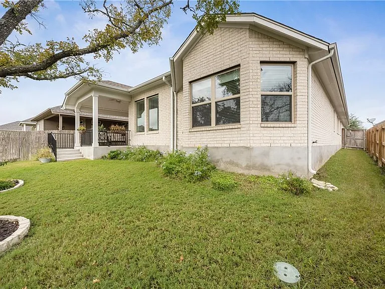 242 Krupp Ave — Photo 4